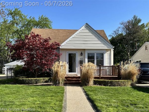912 Woodsboro Drive, Royal Oak, MI 48067