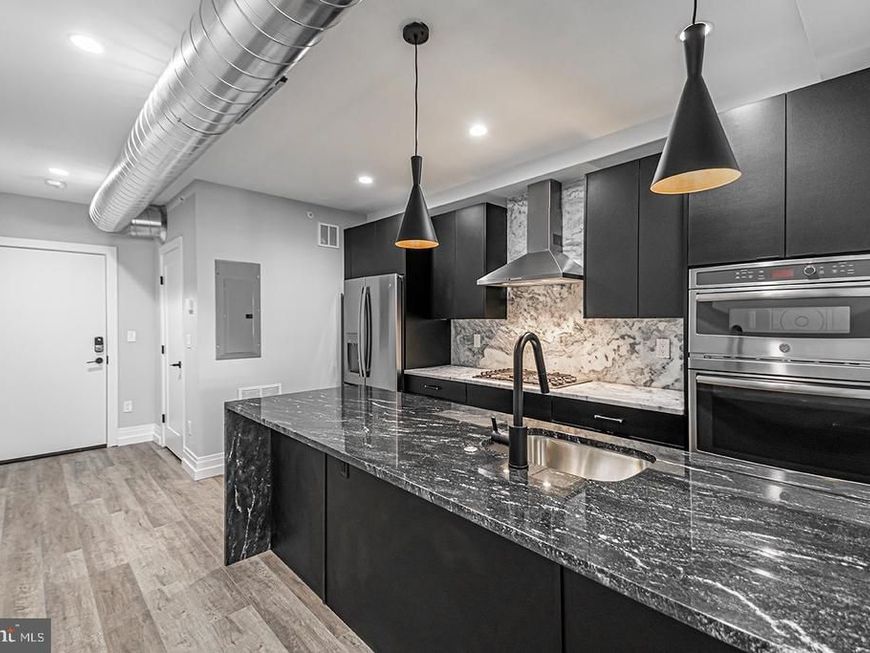 526 Brown Street, Unit 204, Philadelphia, PA 19123 Main Photo