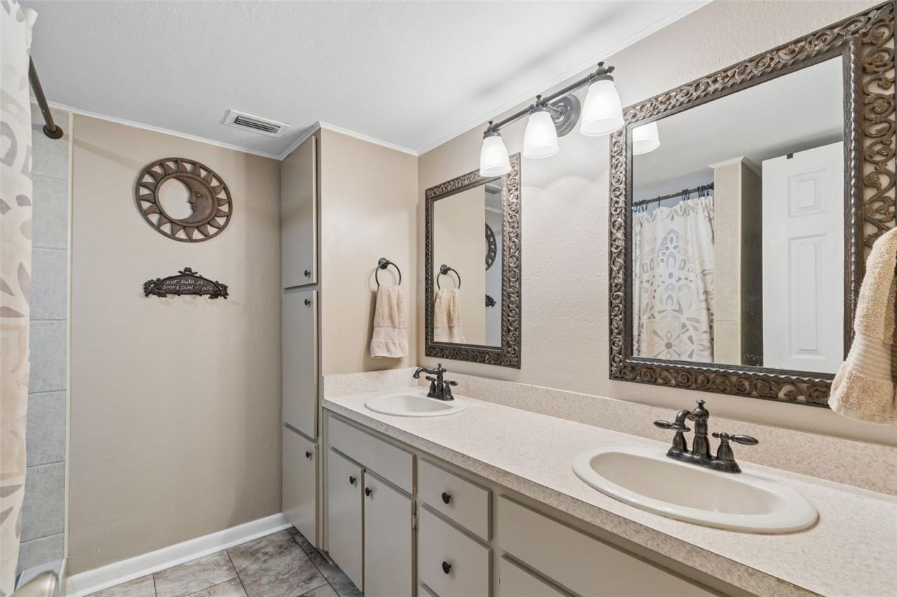 2525 Victarra Circle , Lutz, FL 33559 Photo