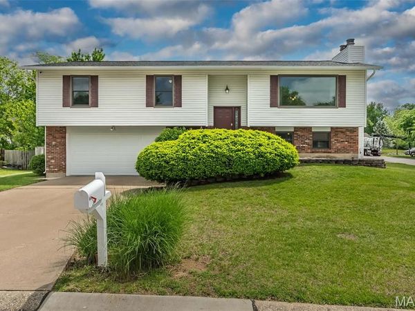 799 Bear Mountain Drive , St Peters, MO 63376