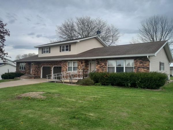335/337 Alona Lane, Lancaster, WI 53813