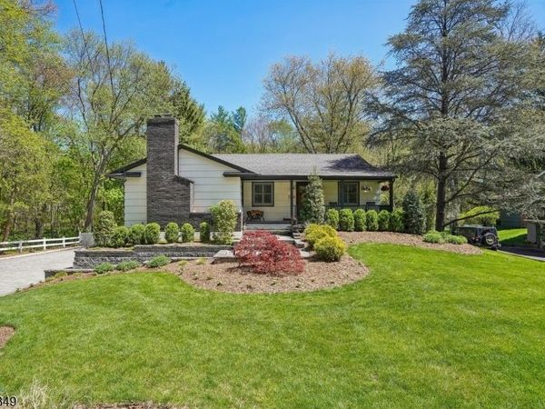 586 Sparrowbush Rd, Wyckoff, NJ 07481