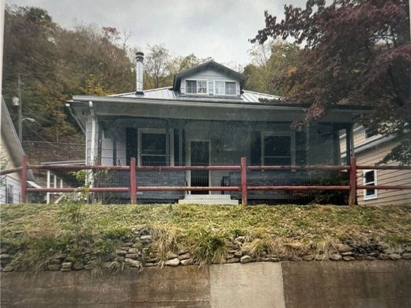 222 2nd Avenue, Logan, WV 25601