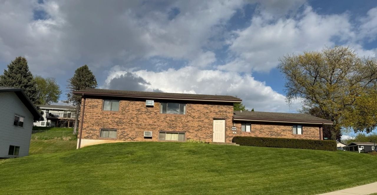 845-847 Hawkeye Drive, Dubuque, IA 52001 Main Photo