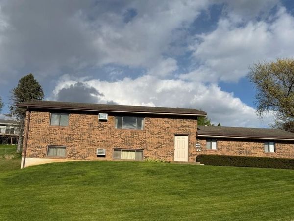 845-847 Hawkeye Drive, Dubuque, IA 52001