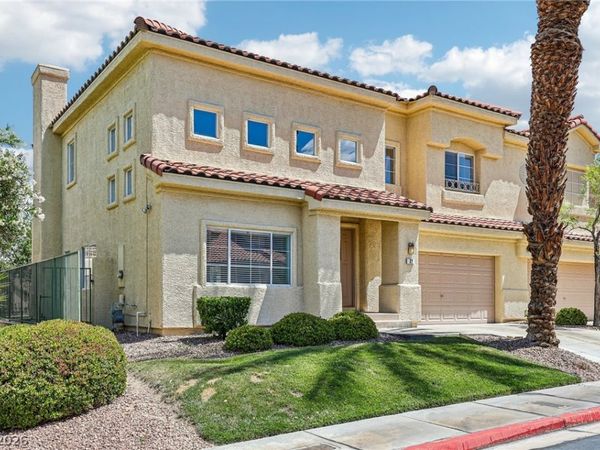 32 Blue Bench Lane , Henderson, NV 89012