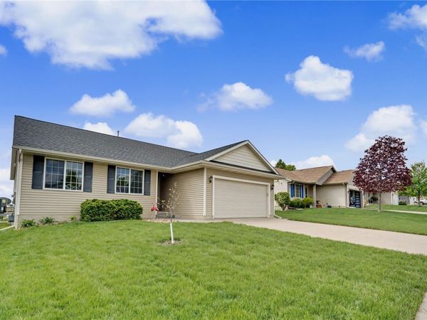 1221 Prairie Rose Drive SW, Cedar Rapids, IA 52404