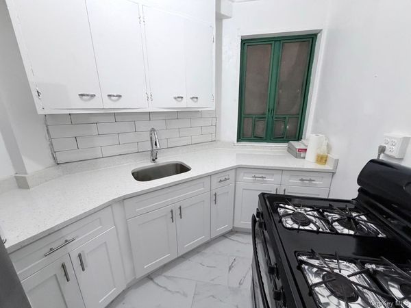 1558 Unionport Road, Unit 2D, Bronx, NY 10462