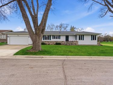 311 E Oak Avenue, Olivia, MN 56277