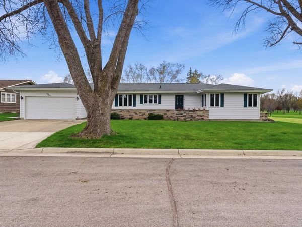 311 E Oak Avenue, Olivia, MN 56277