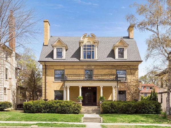 1807 Dupont Avenue S, Minneapolis, MN 55403