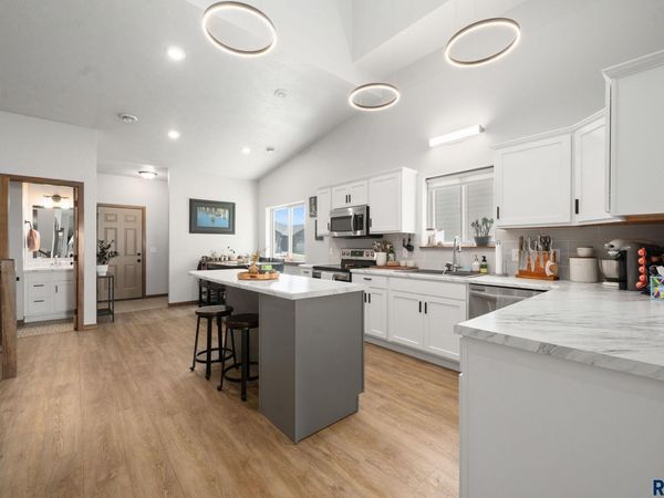 7210 E 45th St, Sioux Falls, SD 57110