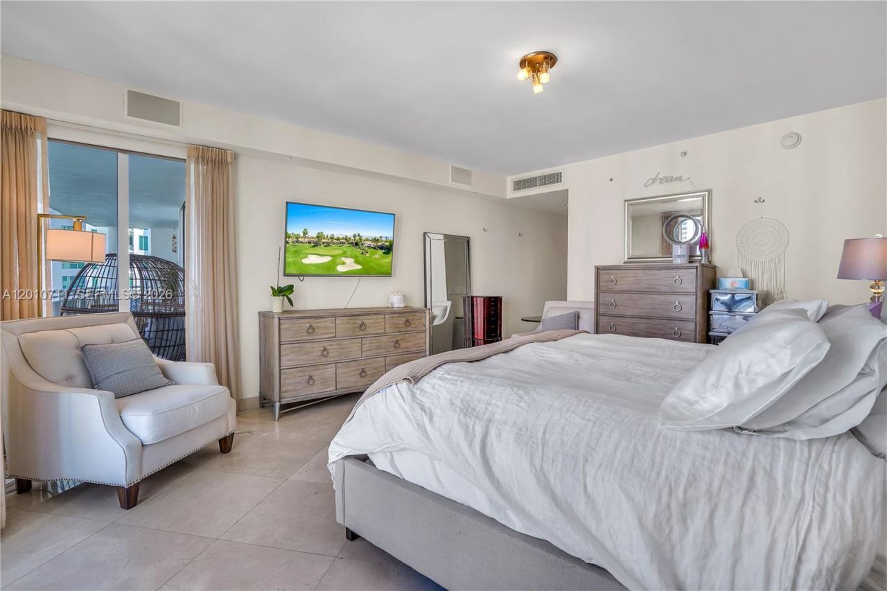 901 Brickell Key Blvd , Unit 2807, Miami, FL 33131 Photo