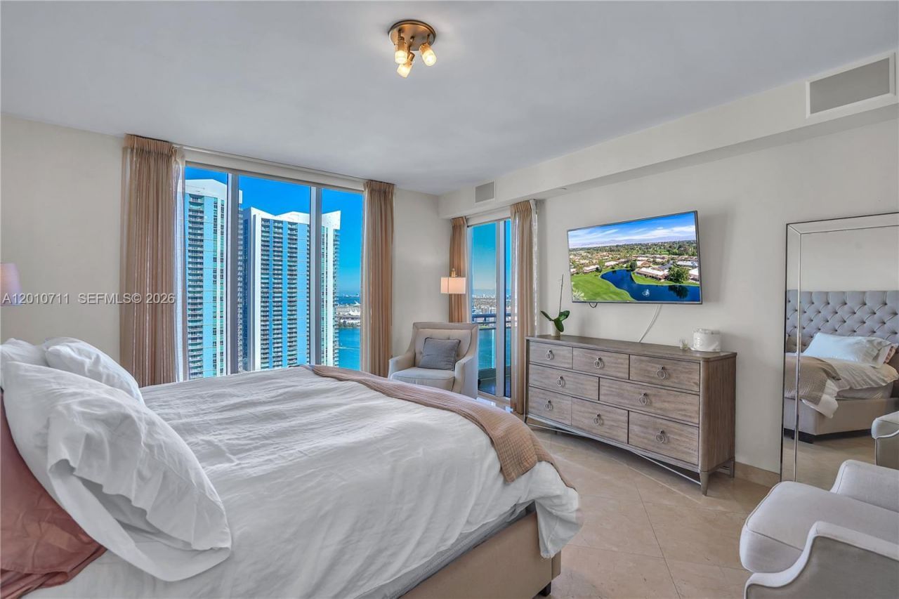 901 Brickell Key Blvd , Unit 2807, Miami, FL 33131 Photo