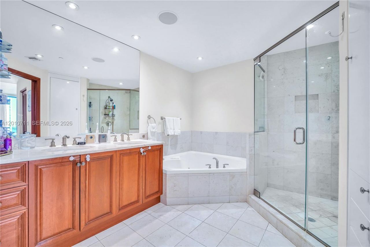 901 Brickell Key Blvd , Unit 2807, Miami, FL 33131 Photo