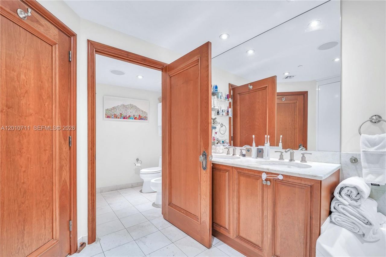 901 Brickell Key Blvd , Unit 2807, Miami, FL 33131 Photo