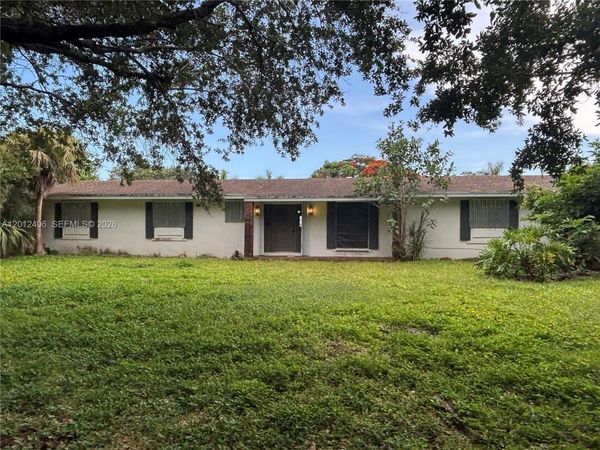 9290 SW 104th St , Miami, FL 33176