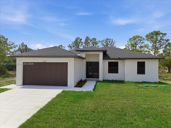1032 CANDLELIGHT DR , FL 33974