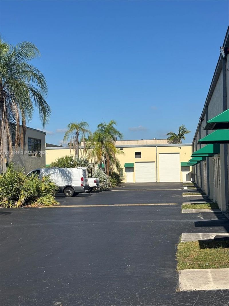 14305 SW 142nd St , Miami, FL 33186 Photo