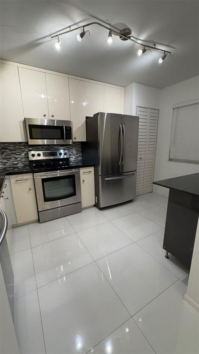 9560 Weldon Cir , Unit J308, Tamarac, FL 33321 Photo