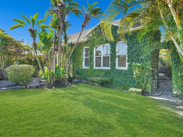 126 NW 48th St , Miami, FL 33127