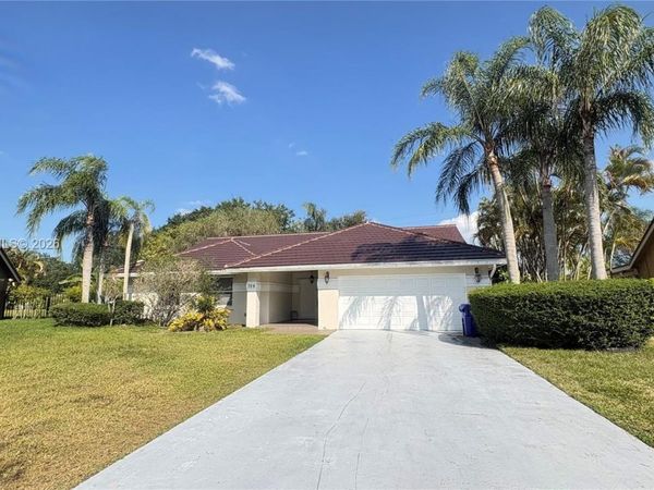 759 NW 161st Ave , Pembroke Pines, FL 33028