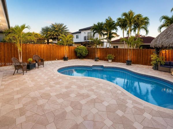 15562 SW 177th Ter , Miami, FL 33187
