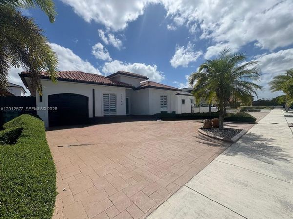 15562 SW 177th Ter , Miami, FL 33187