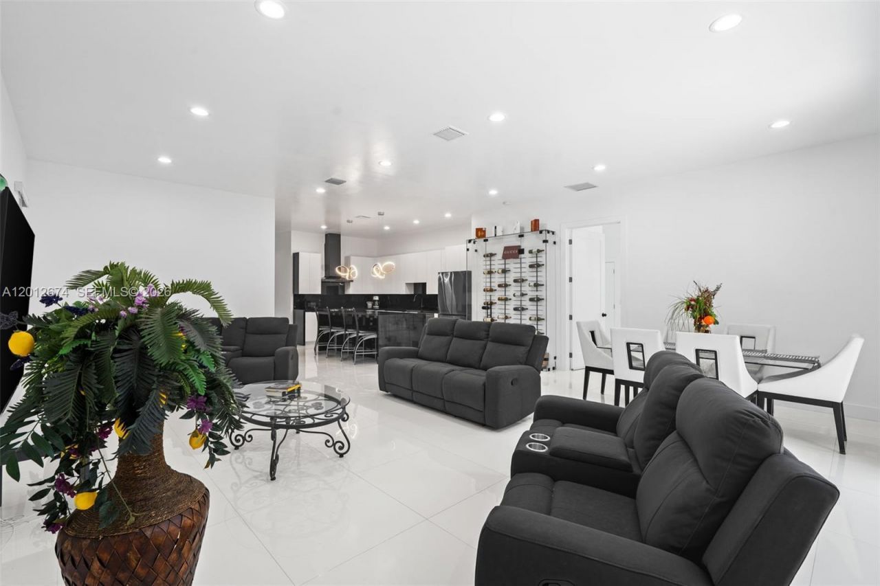 2962 NW 10th Ct, Fort Lauderdale, FL 33311 Photo