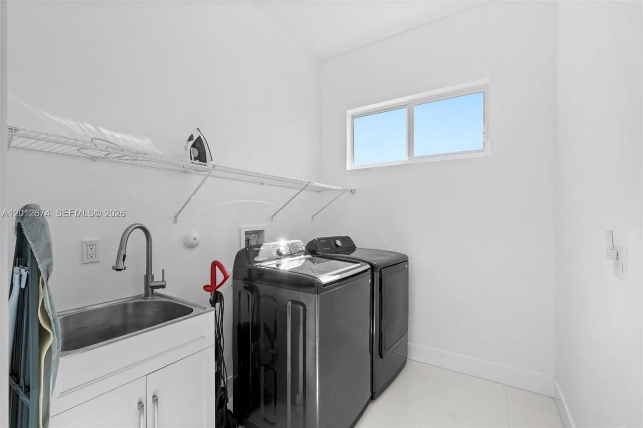 2962 NW 10th Ct, Fort Lauderdale, FL 33311 Photo