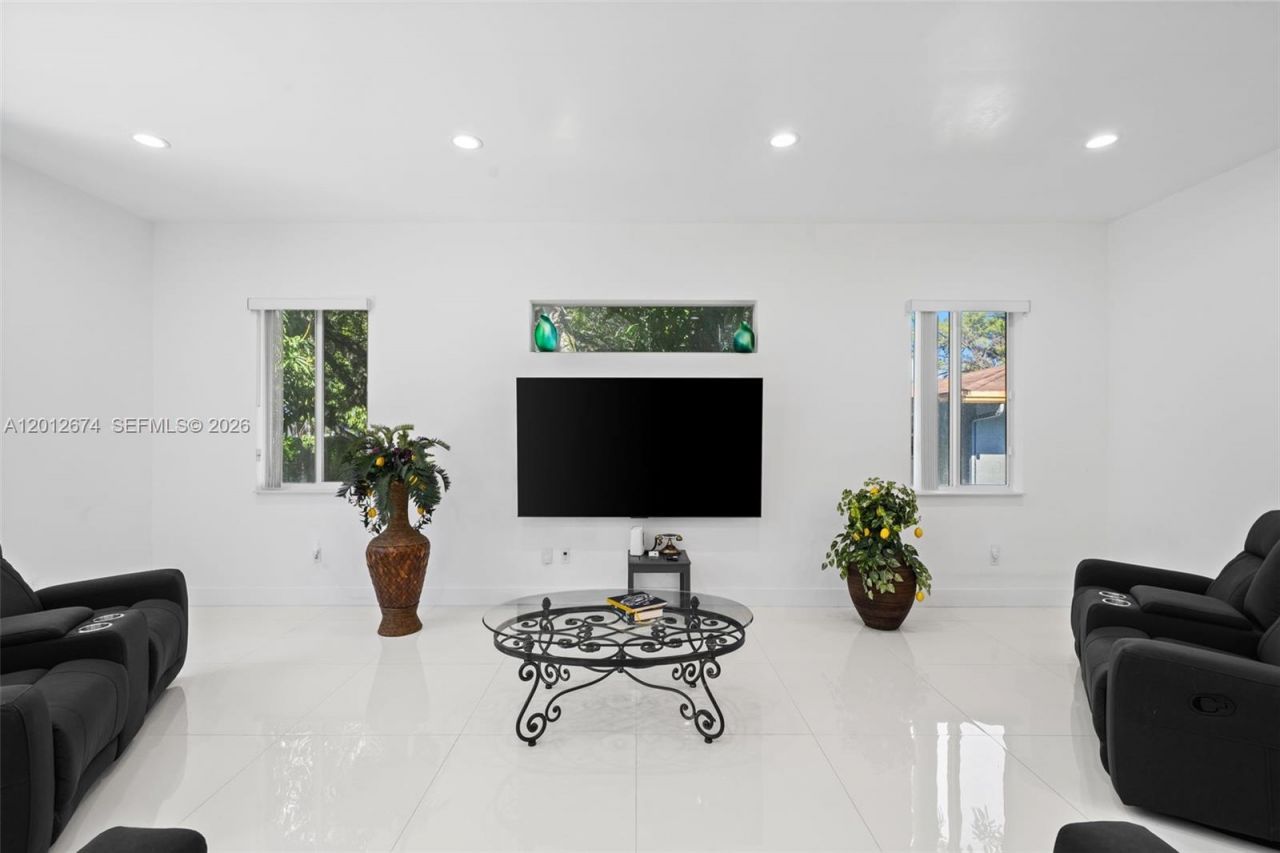 2962 NW 10th Ct, Fort Lauderdale, FL 33311 Photo