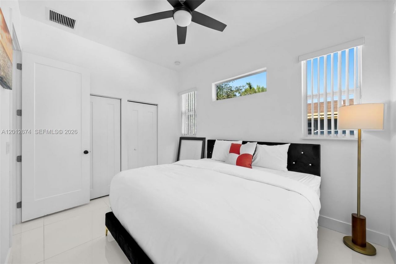 2962 NW 10th Ct, Fort Lauderdale, FL 33311 Photo
