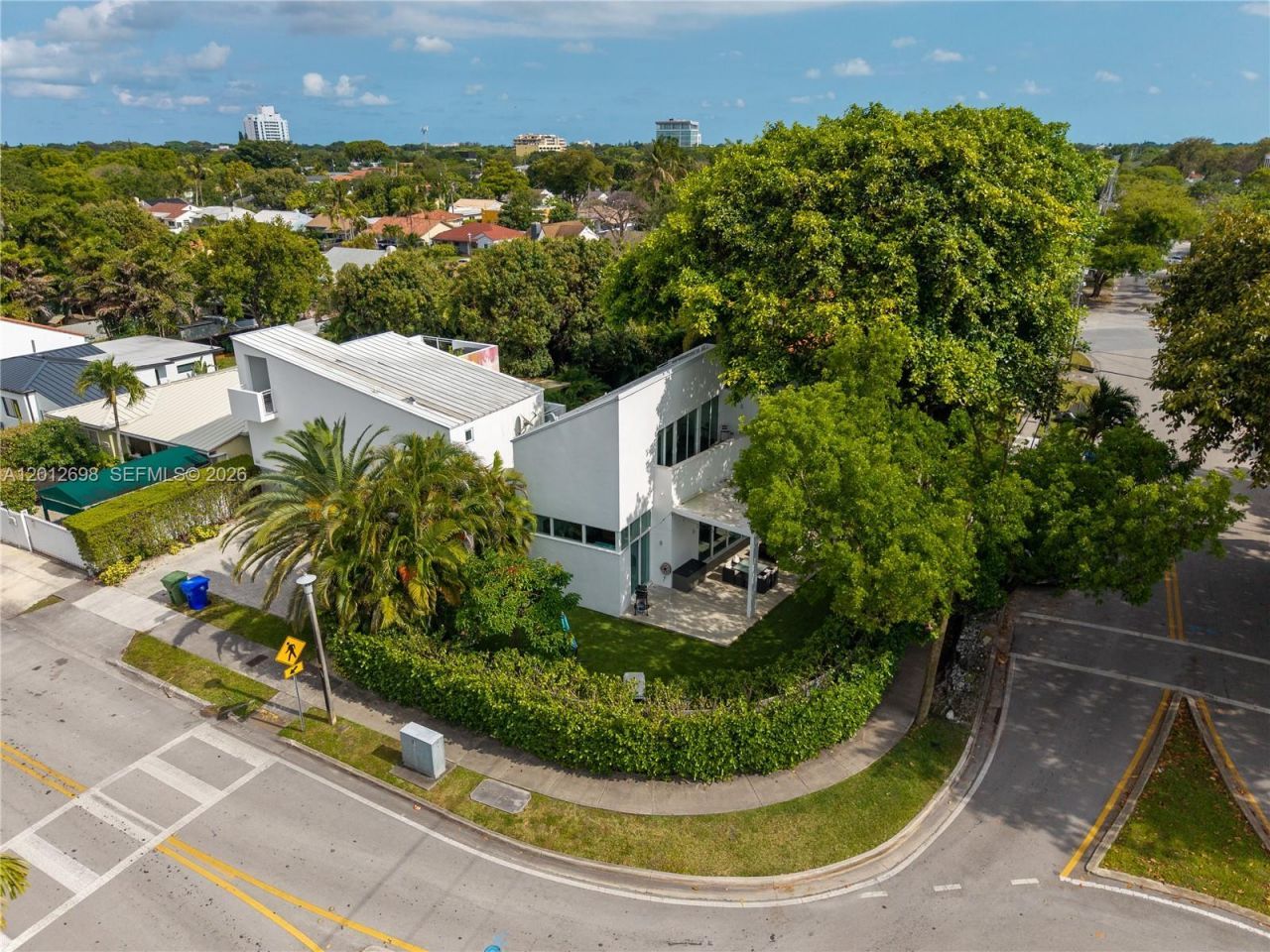 1898 SW 17th St, Miami, FL 33145 Photo
