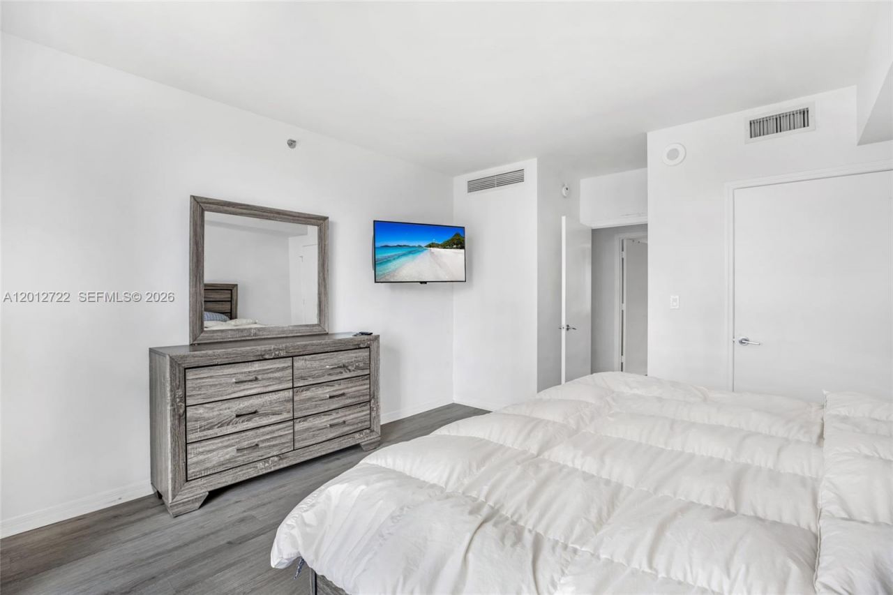 500 Brickell Ave, Unit 2508, Miami, FL 33131 Photo