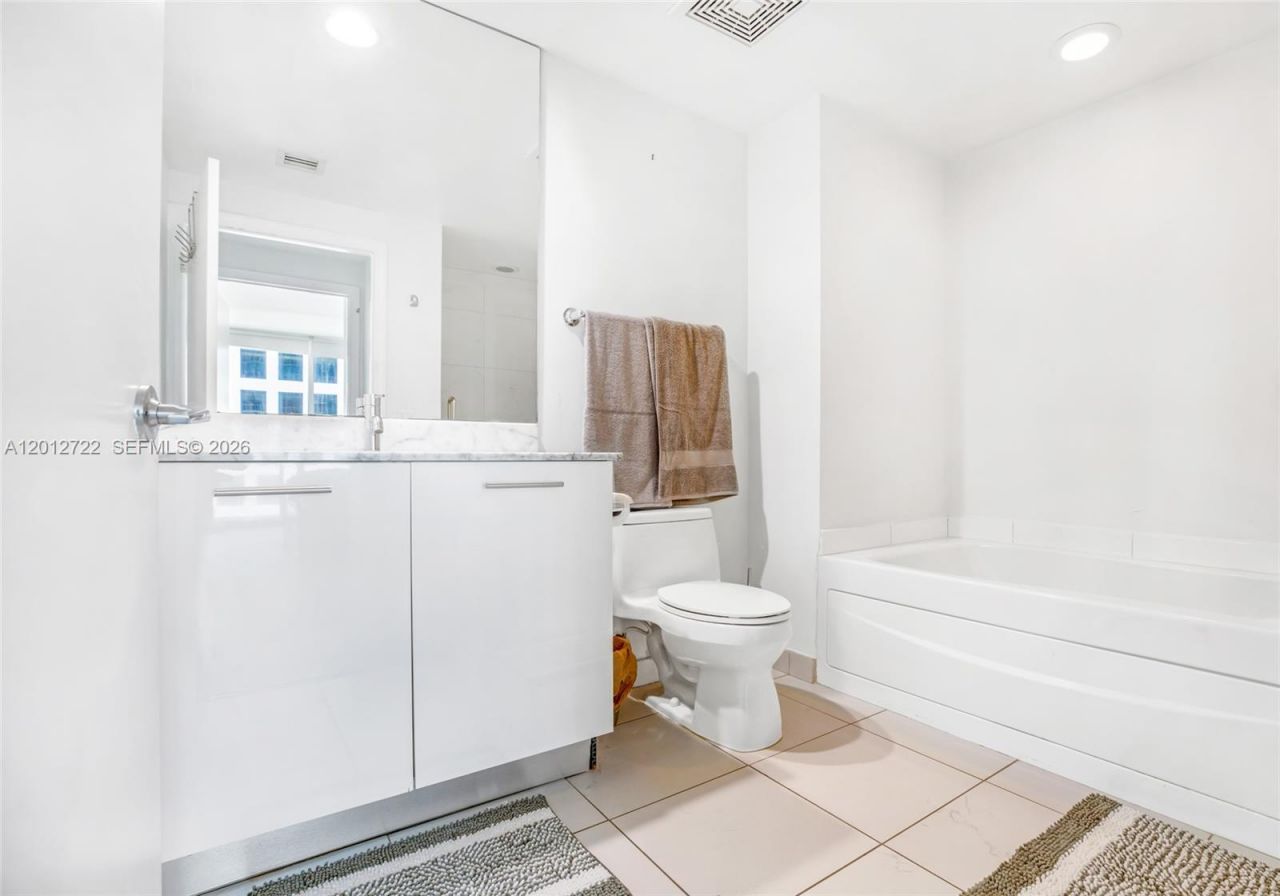 500 Brickell Ave, Unit 2508, Miami, FL 33131 Photo