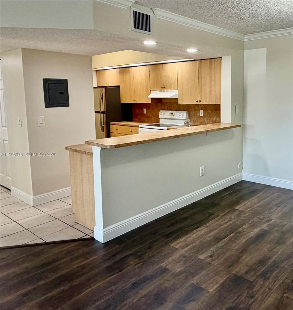 18810 NW 57th Ave, Unit 109, Hialeah, FL 33015 Photo