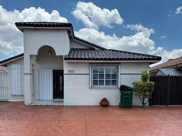 8974 NW 112th St , Hialeah Gardens, FL 33018