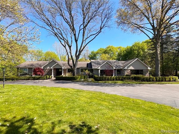 4801 N Harsdale Road, Bloomfield Hills, MI 48302