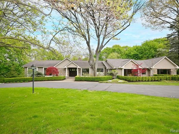 4801 N Harsdale Road, Bloomfield Hills, MI 48302