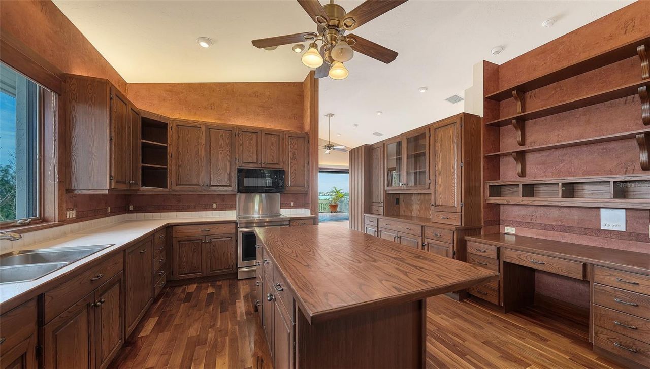 156 Emerson Drive, Sarasota, FL 34236 Photo