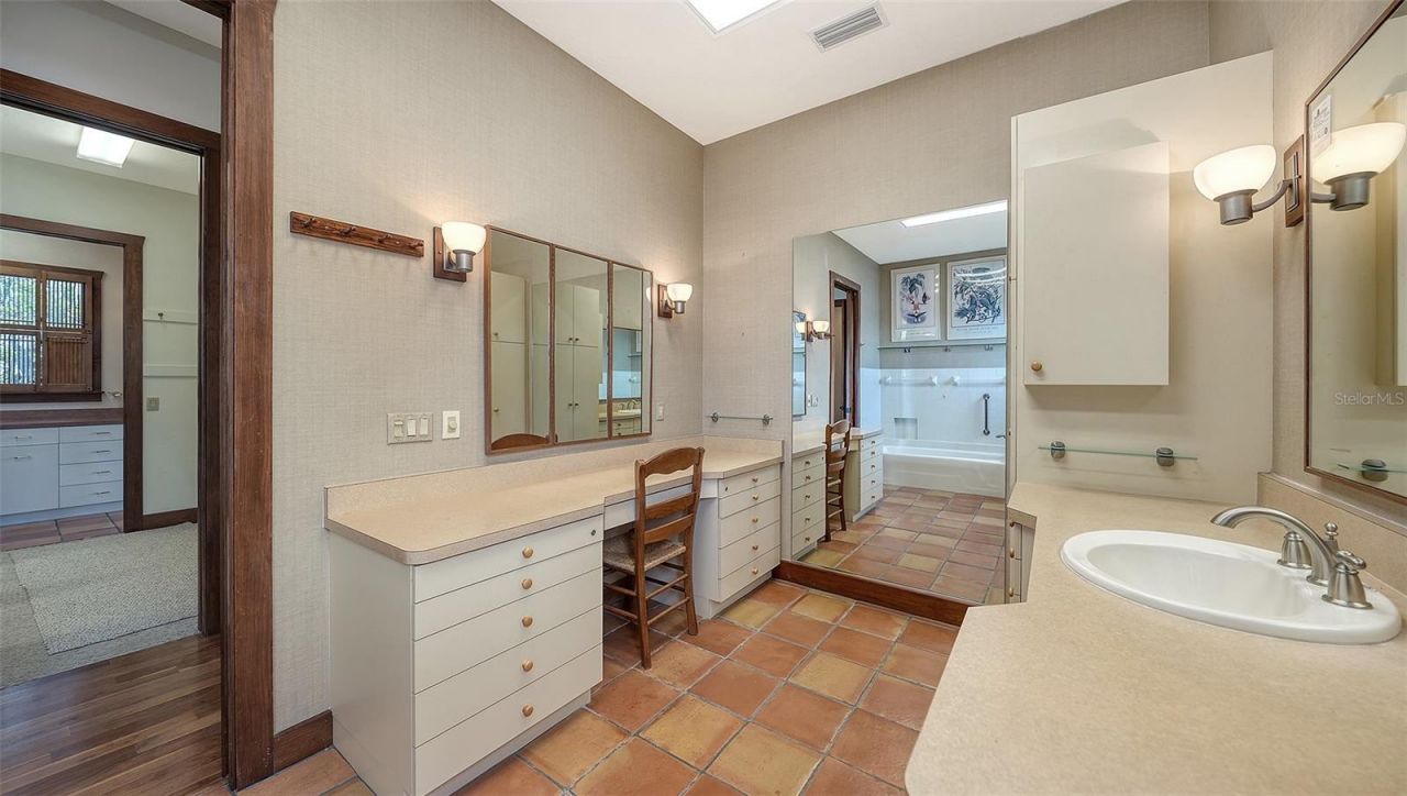 156 Emerson Drive, Sarasota, FL 34236 Photo