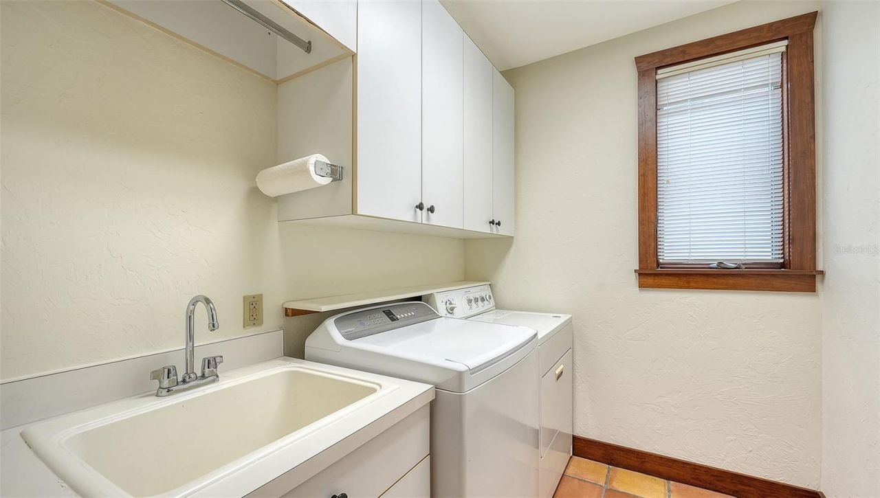 156 Emerson Drive, Sarasota, FL 34236 Photo