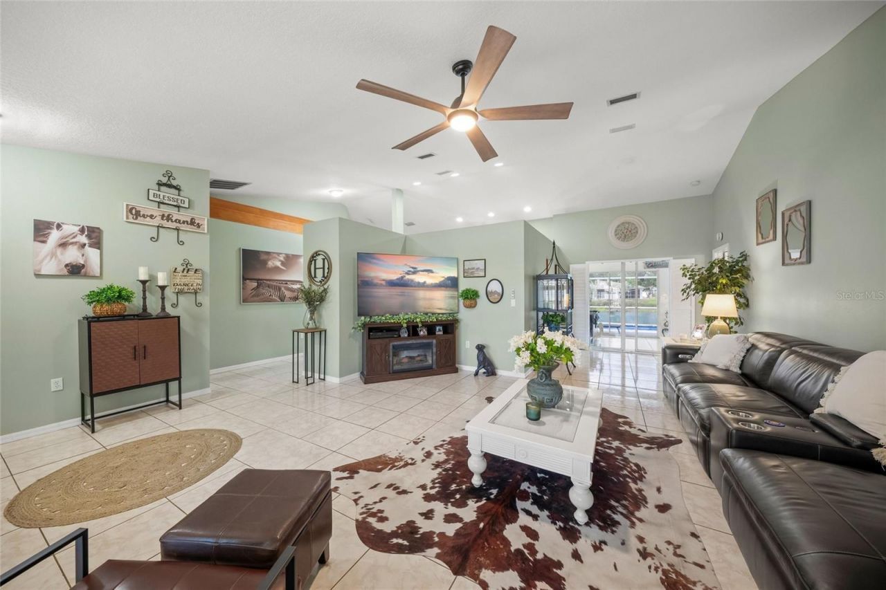 7727 36th Lane E, Sarasota, FL 34243 Photo
