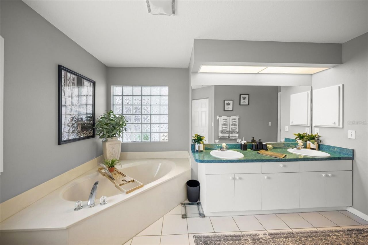 7727 36th Lane E, Sarasota, FL 34243 Photo