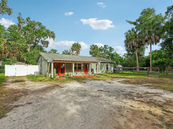 321 E 11TH AVENUE , MOUNT DORA, FL 32757