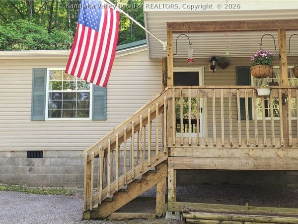 638 Hughart Drive, Charleston, WV 25320