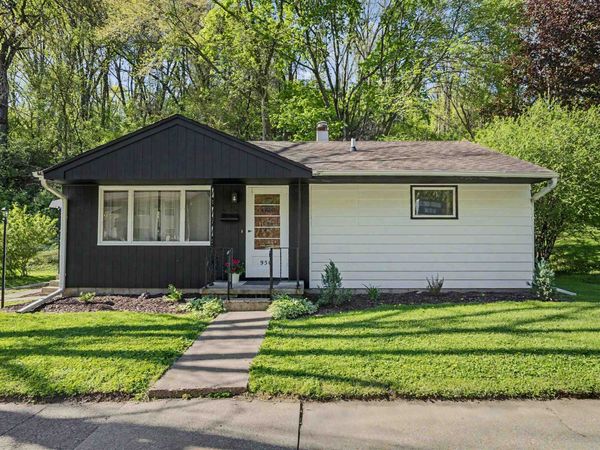 950 W Locust Street, Dubuque, IA 52001