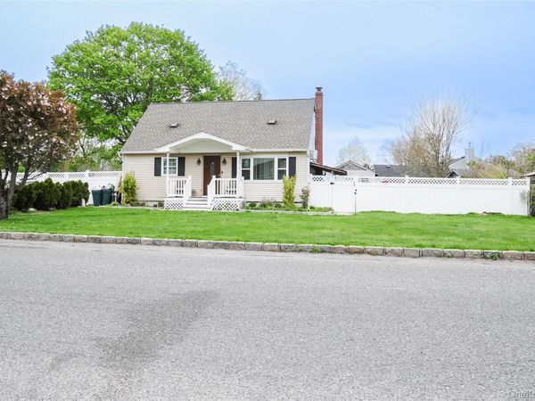 7 Oak Street , Brentwood, NY 11717