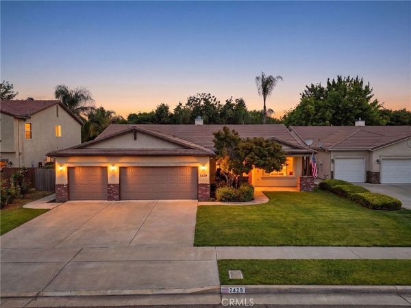 2429 N Oak Grove Court, Visalia, CA 93291