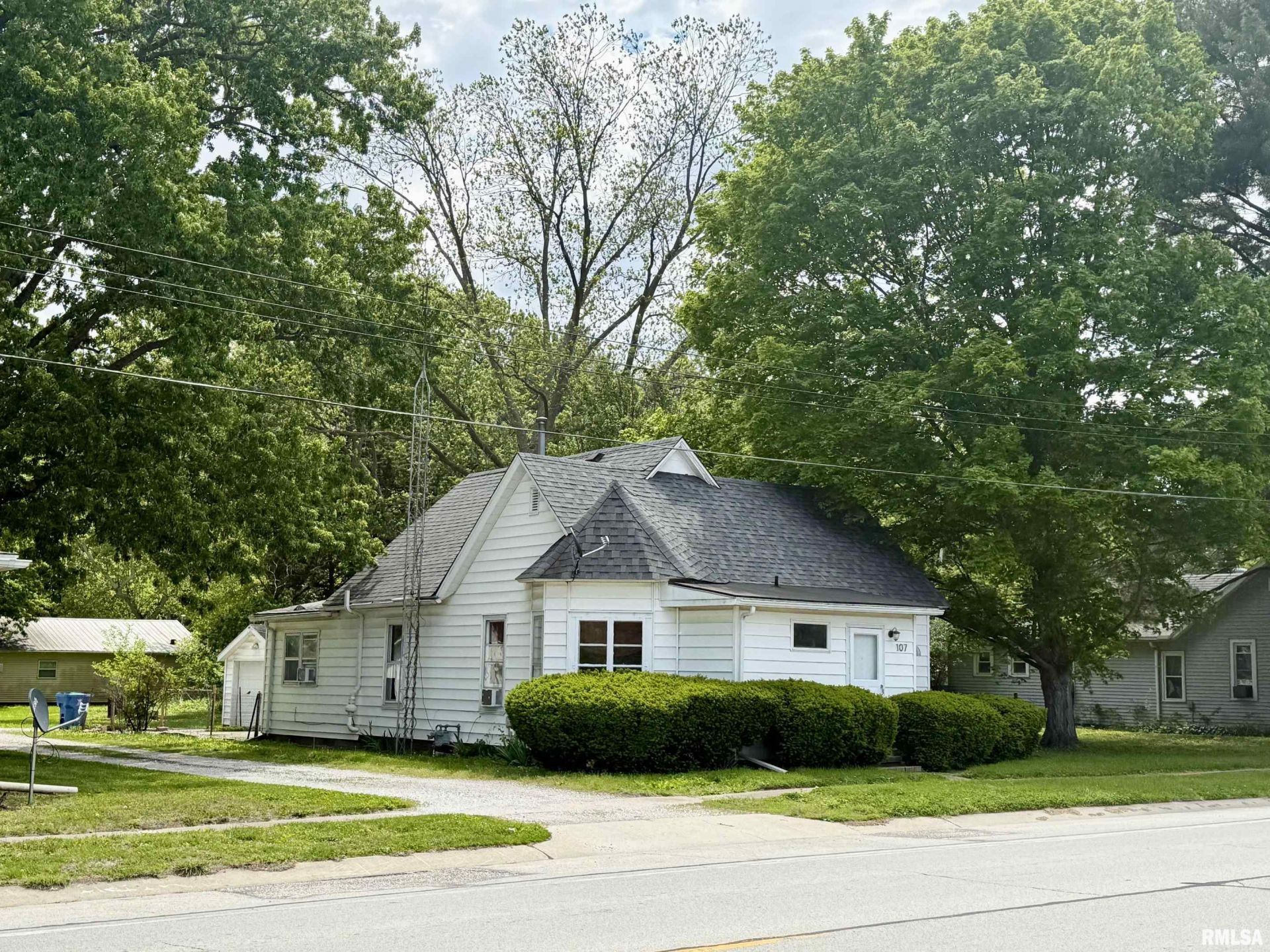 107 S 1st Street, Oakford, IL 62673 Main Photo